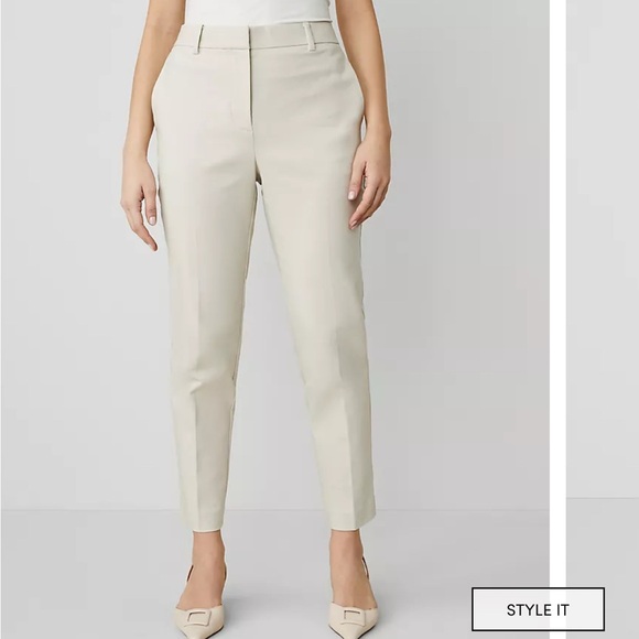 Ann Taylor Pants - Ann Taylor The Ankle Midrise Cropped Pant size 2